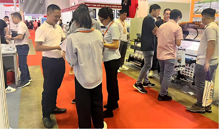 Hefei Preworld Peru Expo: Los productos más populares florecen, el PVC personalizado y los acrílicos espejados provocan un frenesí de compras en América Latina